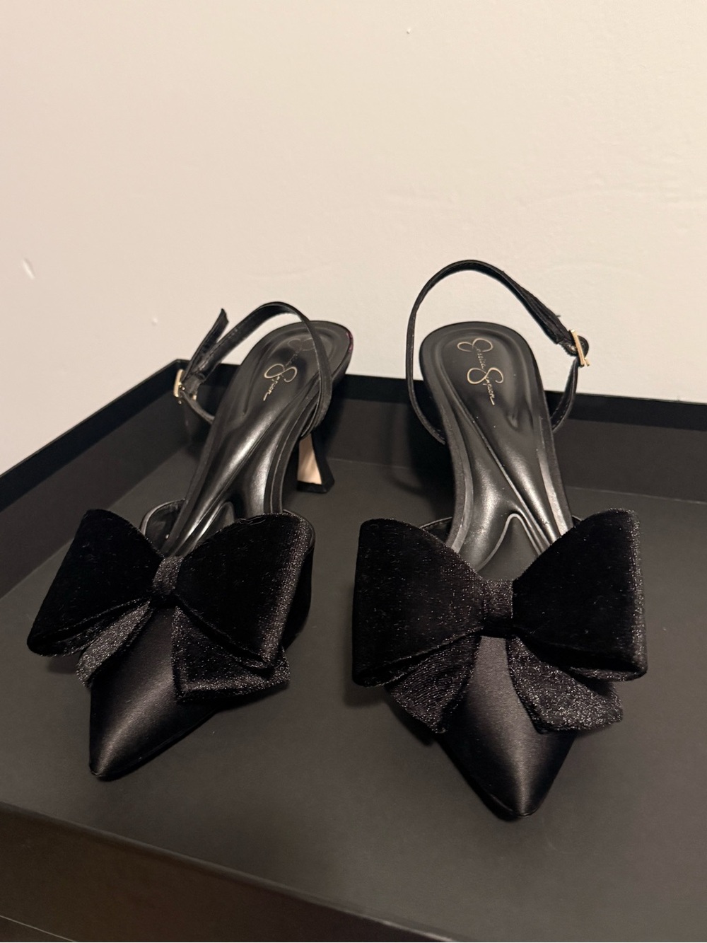 Jessica Simpson “Fenrah” Black Pointed-Toe Slingback Pump Heels with Velvet Bows